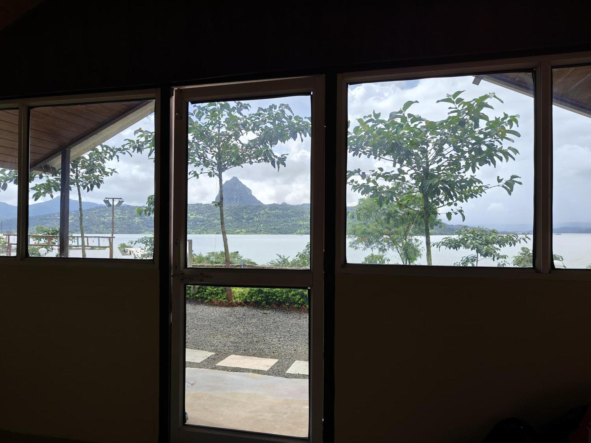 Shelby Pawana Lake Cottages & Camping Tents Лонавла Екстер'єр фото