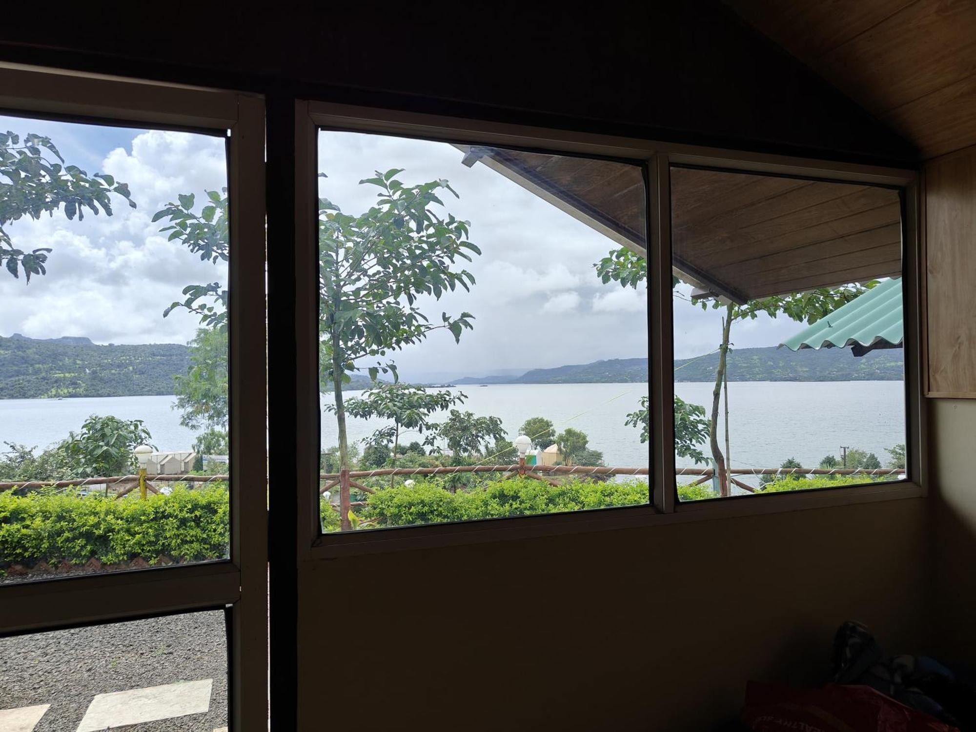 Shelby Pawana Lake Cottages & Camping Tents Лонавла Екстер'єр фото