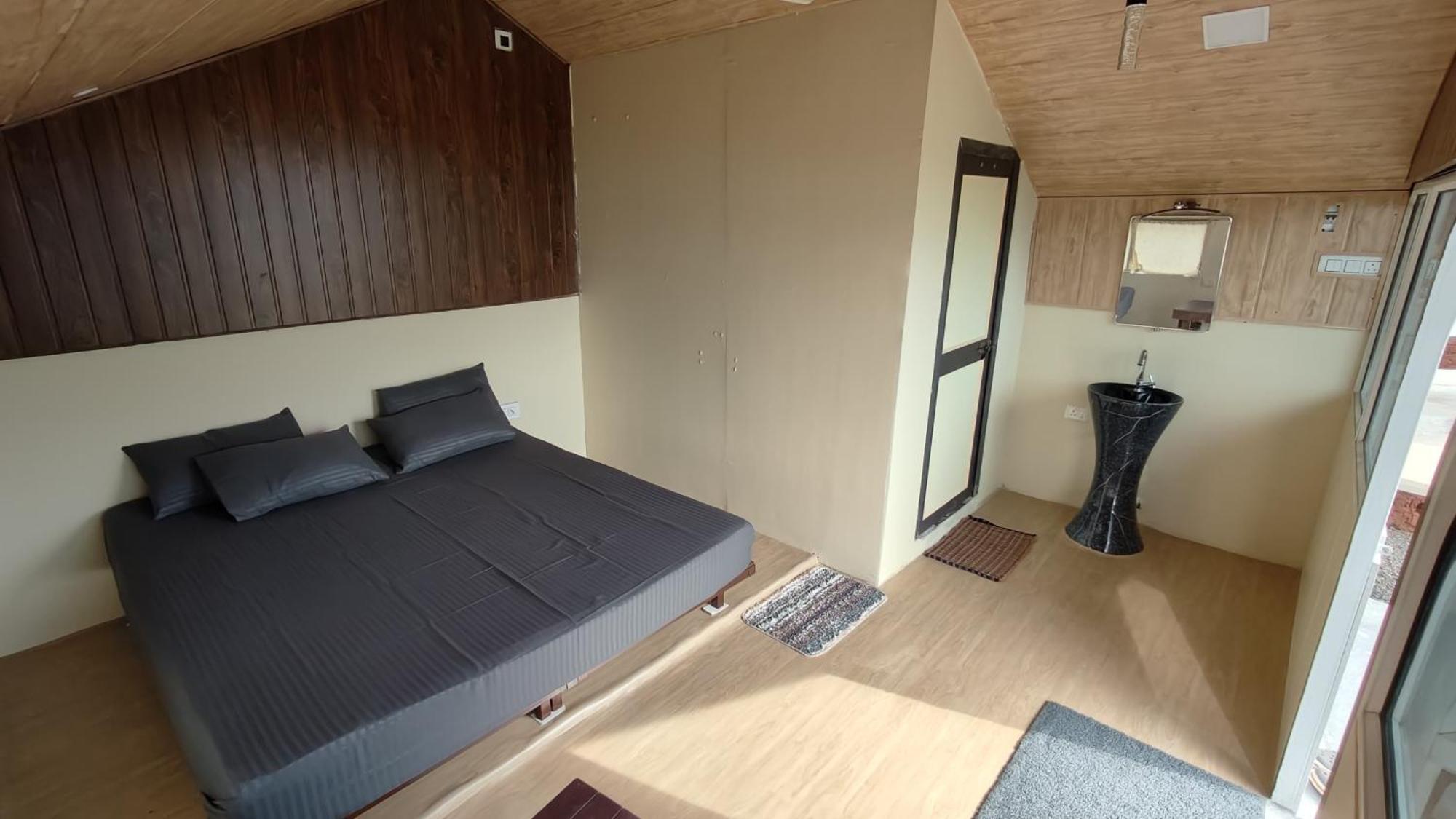 Shelby Pawana Lake Cottages & Camping Tents Лонавла Екстер'єр фото